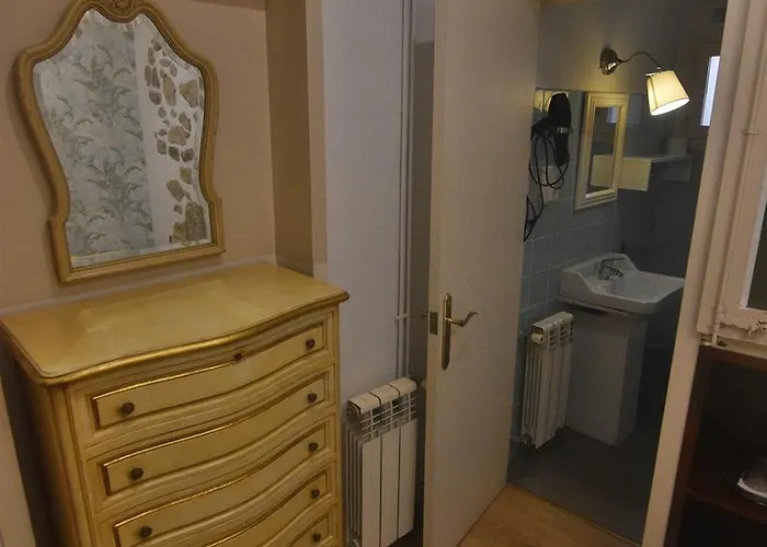 Pensio Bellmirall Gæstehus Girona