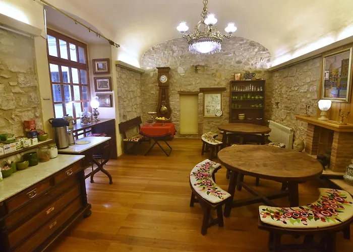 Pensio Bellmirall 2* Gerona