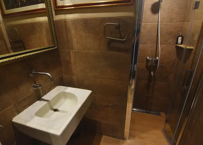 Pensio Bellmirall 2* Girona