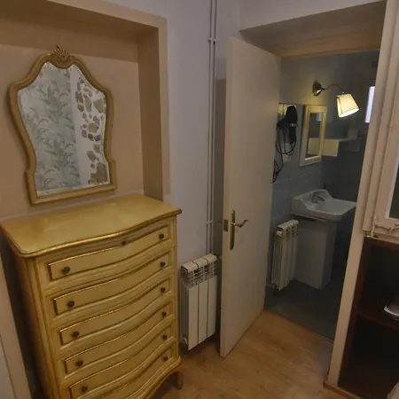 Pensio Bellmirall Πανσιόν Χιρόνα